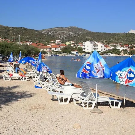 アパート With Parking Space Vinisce, Trogir - 12248