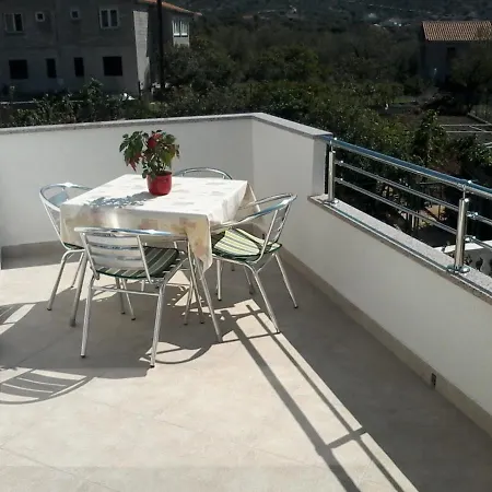 With Parking Space Vinisce, Trogir - 12248 アパート Vinišće