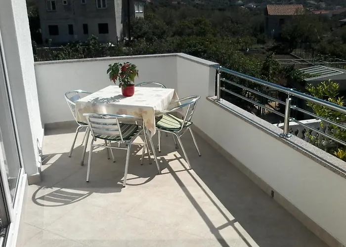 With Parking Space Vinisce, Trogir - 12248 アパート Vinišće