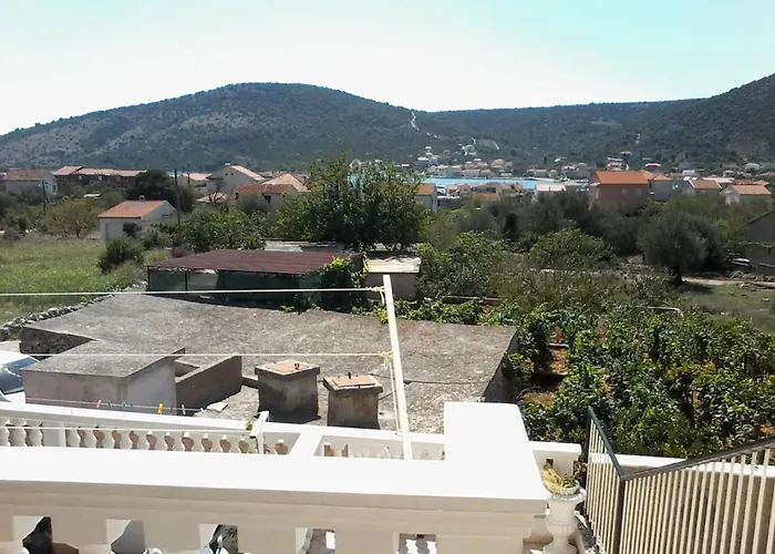 With Parking Space Vinisce, Trogir - 12248 アパート Vinišće